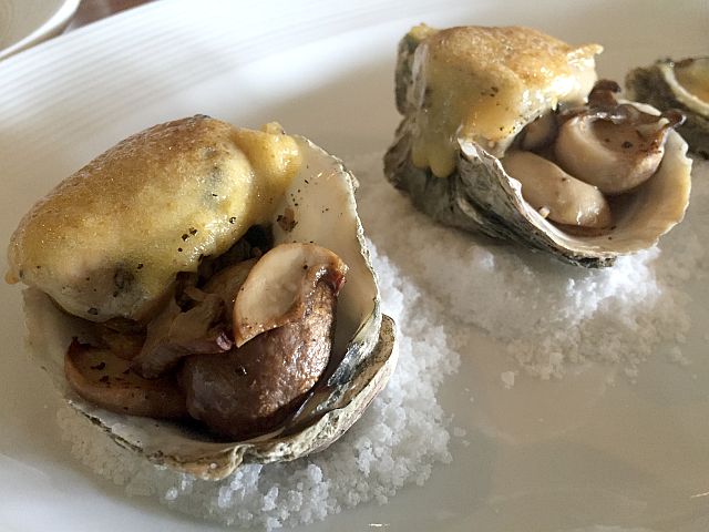 show-salt-under-oysters-oysters-with-cepes-chanterelles